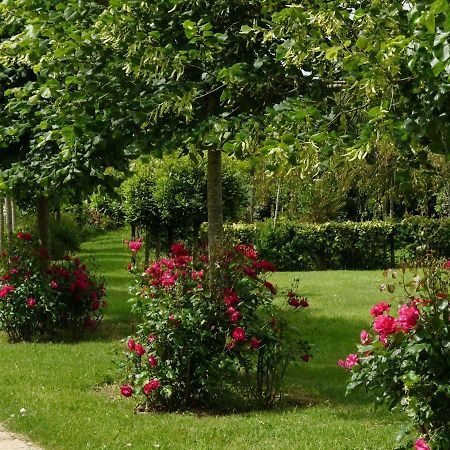 Gite Le Logis - Manoir Le Plessix Madeuc Corseul Экстерьер фото