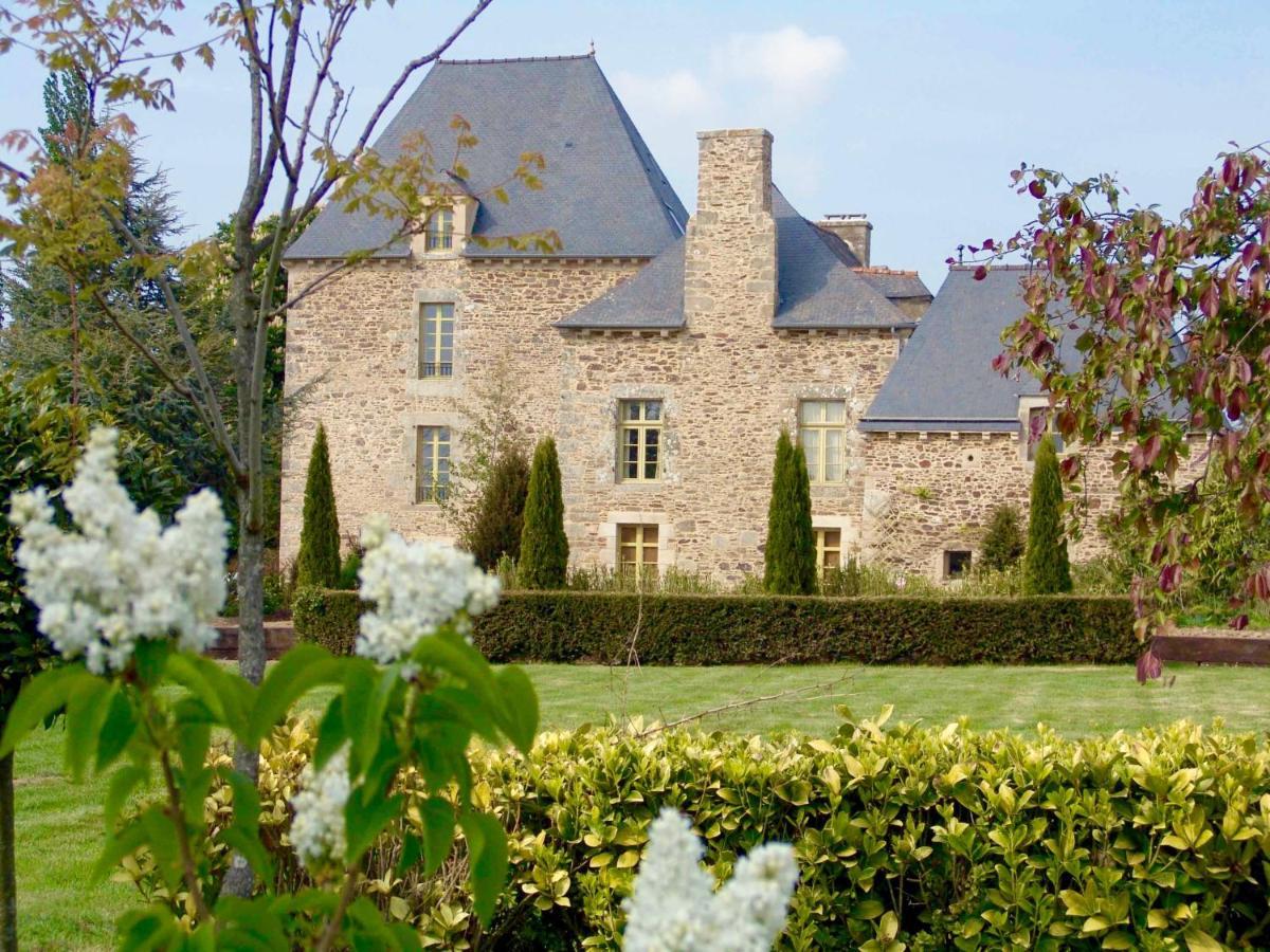 Gite Le Logis - Manoir Le Plessix Madeuc Corseul Экстерьер фото