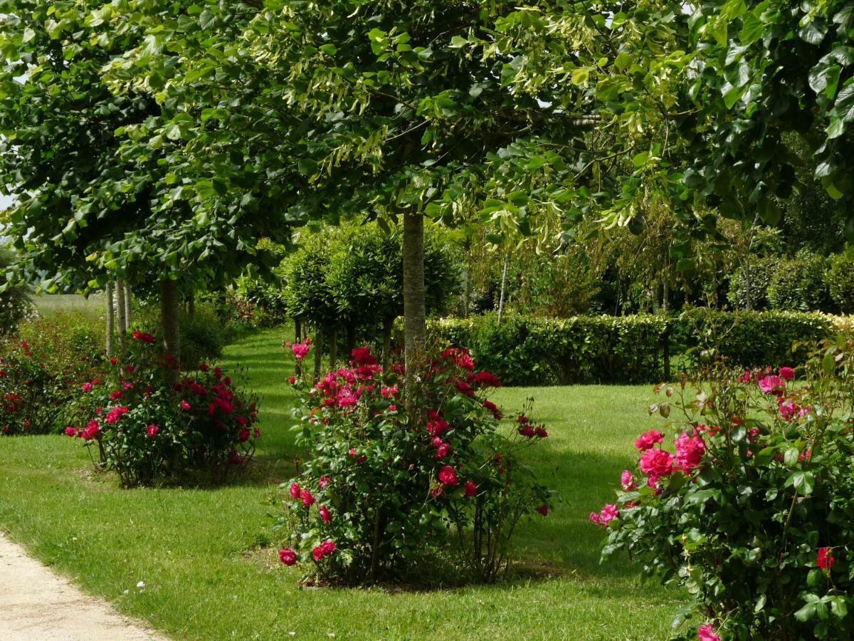 Gite Le Logis - Manoir Le Plessix Madeuc Corseul Экстерьер фото